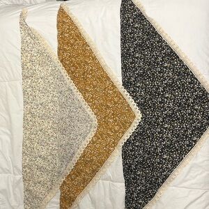 Floral Patterned Bandanna with Lace Trim